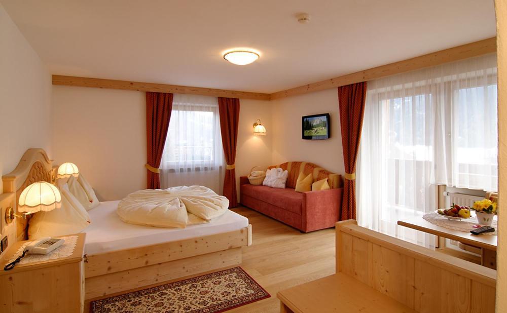 Hotel Talblick St. Ulrich in Gröden Zimmer foto