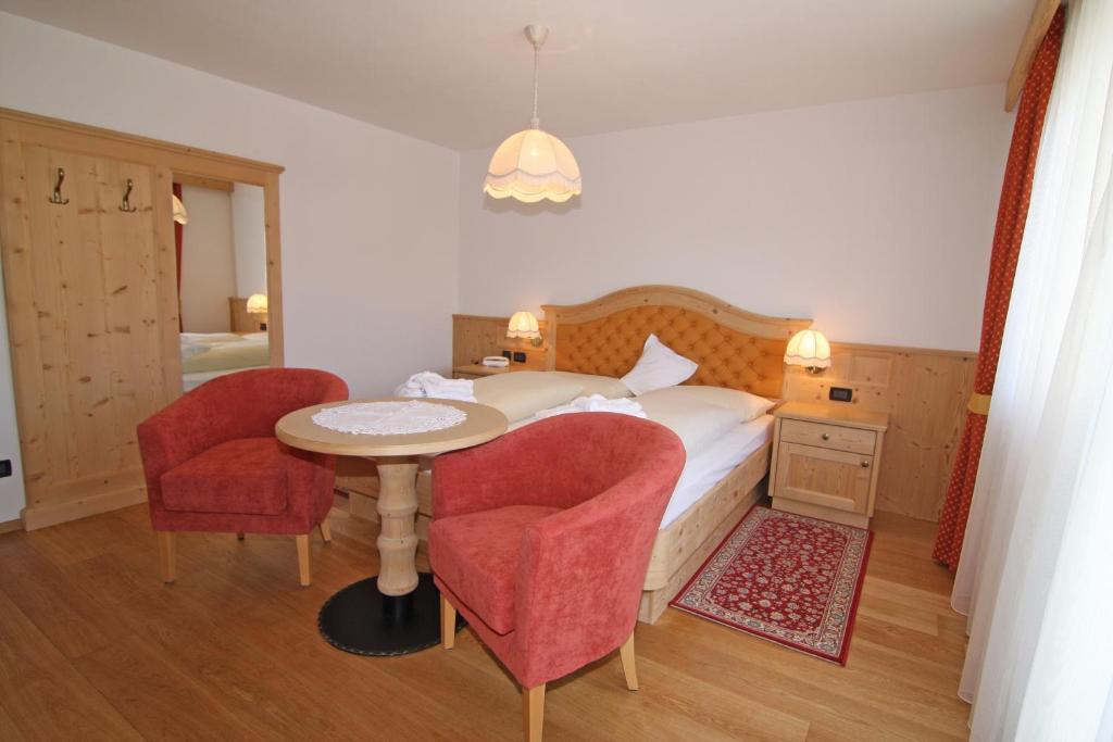 Hotel Talblick St. Ulrich in Gröden Zimmer foto