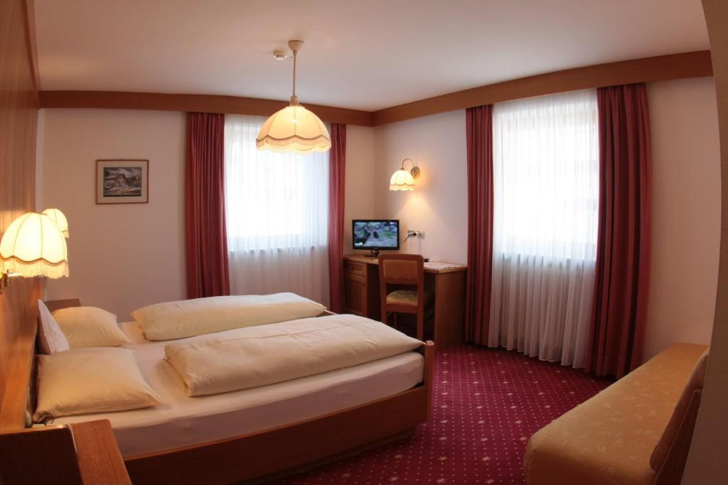 Hotel Talblick St. Ulrich in Gröden Zimmer foto