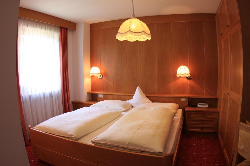 Hotel Talblick St. Ulrich in Gröden Zimmer foto